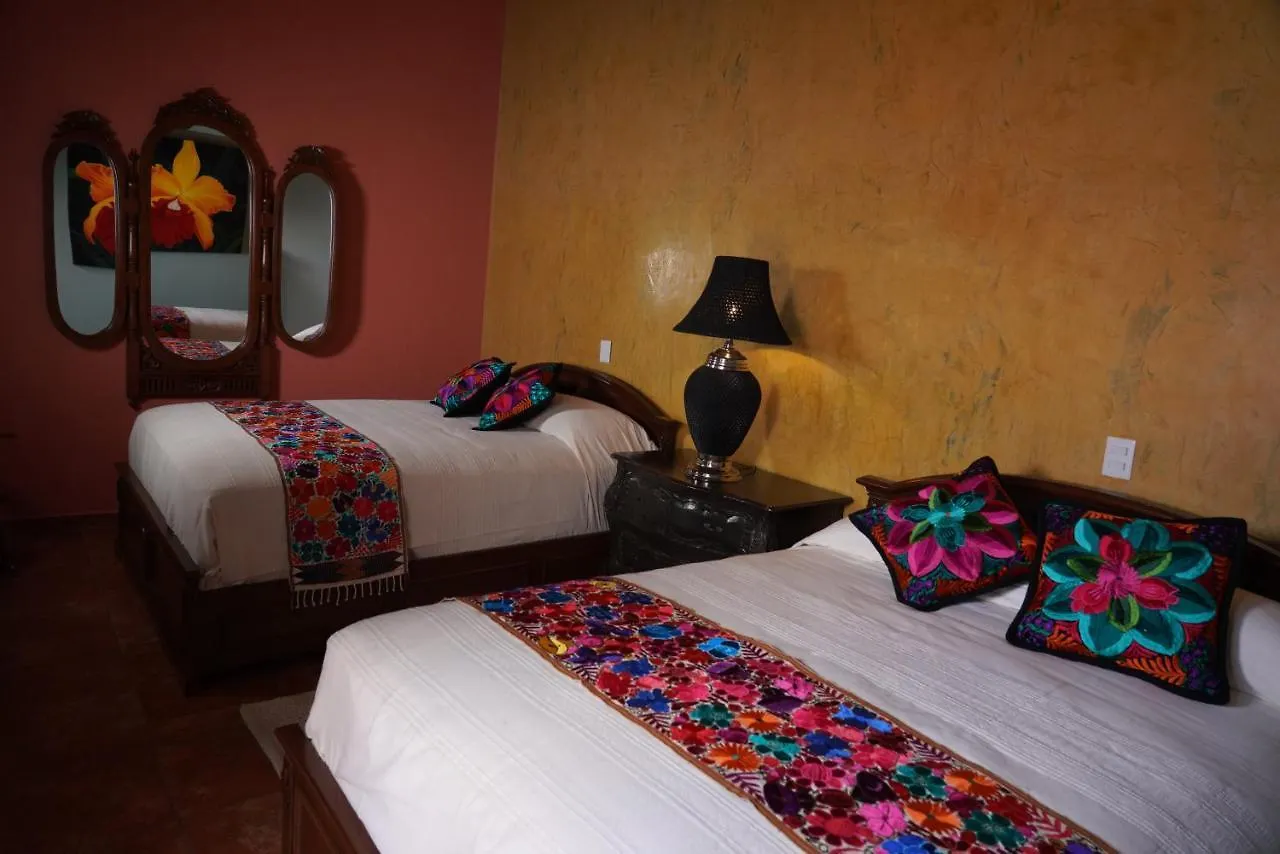 Hotel Casa Alfareros Tlaquepaque 4*,